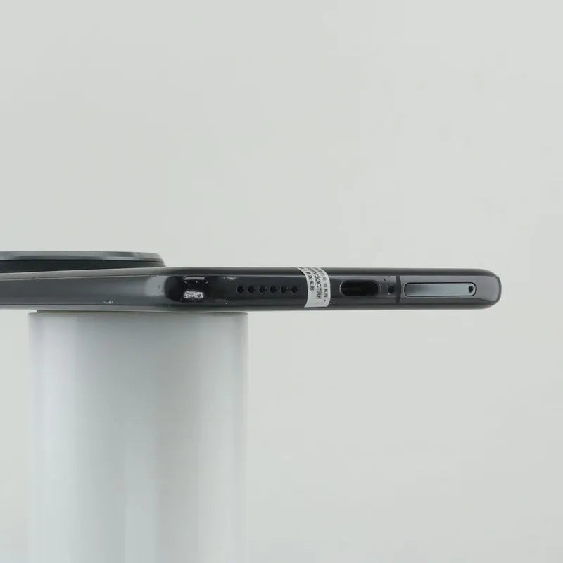 Huawei Mate 70 Pro 12 Go + 256 Go Qualité : B (Original d'occasion) - Double dédouanement et hors taxes