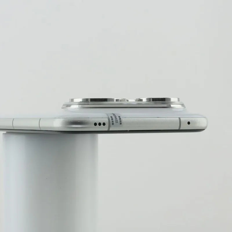 Huawei Mate 70 Pro 12 Go + 256 Go Qualité : B (Original d'occasion) - Double dédouanement et hors taxes