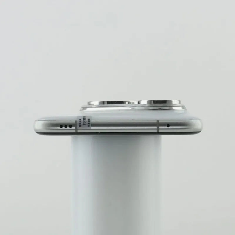 Huawei Mate 70 Pro 12 Go + 256 Go Qualité : B (Original d'occasion) - Double dédouanement et hors taxes